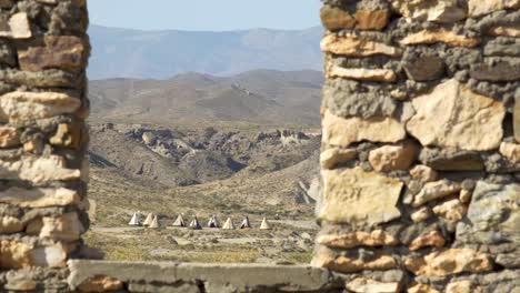 Vieja-aldea-de-la-India-en-medio-del-desierto-salvaje