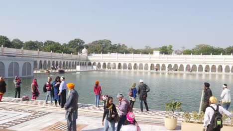 Gurudwara-Bangla-Sahib-temple,-New-Delhi,-India