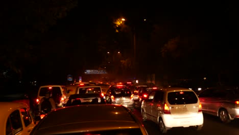 Traffic-in-New-Delhi,-India