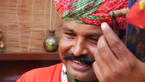 Indian-man-plays-traditional-musical-instrument-in-Jaipur,-Rajasthan,-India