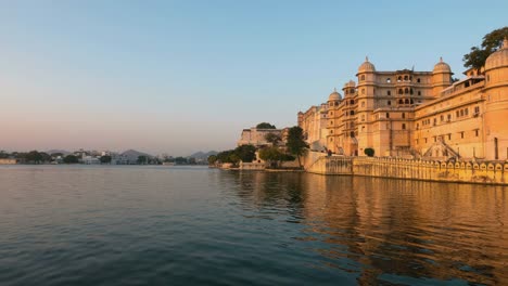 Lapso-de-tiempo-Udaipur,-ciudad-de-Rajasthán,-la-India,-al-atardecer