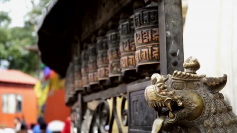 Gebet-in-Swayambhunath-Schlagzeug