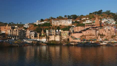 Omkareshwar-cityscape,-India,-sacred-hindu-temple