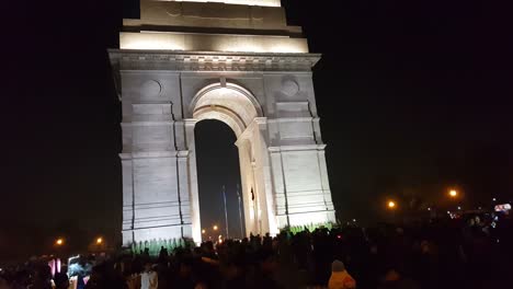 Unidentified-visitors-at-India-gate