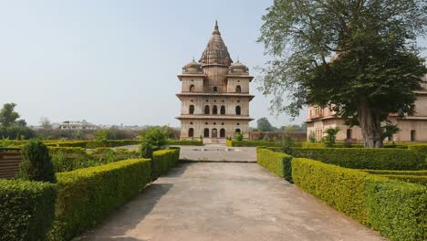 Cenotafios-en-Orchha,-Madhya-Pradesh,-India.