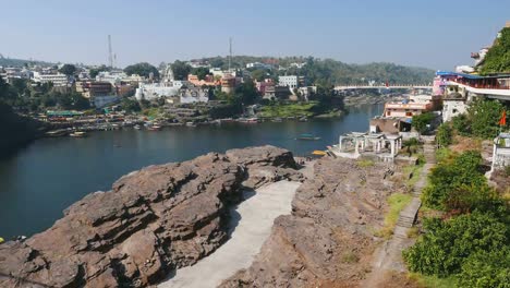 Omkareshwar-cityscape,-India,-sacred-hindu-temple