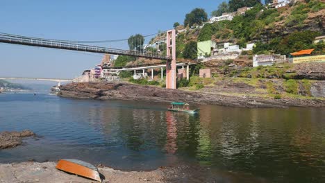 Omkareshwar-cityscape,-India,-sacred-hindu-temple