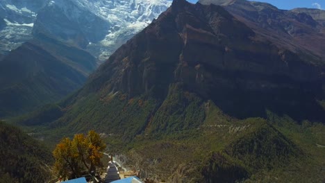 Amanecer-sobre-el-pico-en-la-Cordillera-del-Himalaya,-Nepal