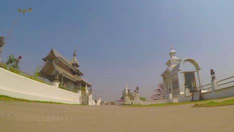 Eingang-am-Wat-Metta-Putharam-Thai-Tempel,-Bodh-Gaya,-Indien