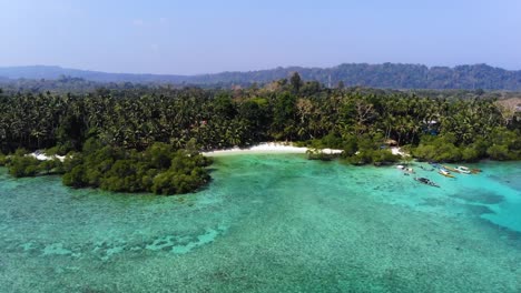 Vista-aérea-de-una-fantástica-playa-de-havelock,-Islas-de-Andaman-y-Nicobar,-India