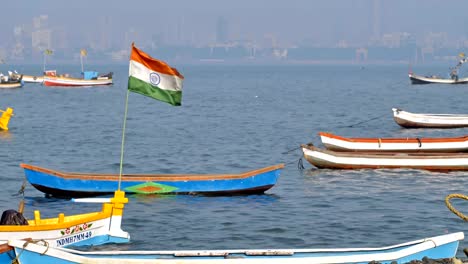 Indian-flag-waving-on-parked-fishing-boat-in-Mumbai,-India