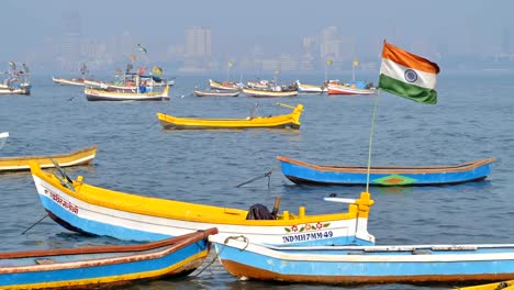 Indian-flag-waving-on-parked-fishing-boat-in-Mumbai,-India