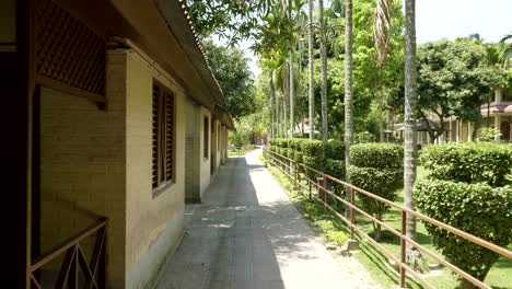 Green-courtyard-of-the-hotel-in-asia.-Village-in-Chitwan-national-park,-Nepal.