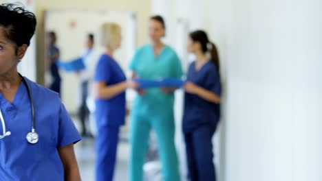 Retrato-de-la-enfermera-del-hospital-mujeres-afro-americano-profesional