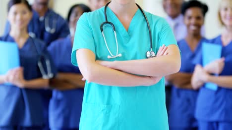 Portrait-of-confident-Caucasian-female-doctor-and-team