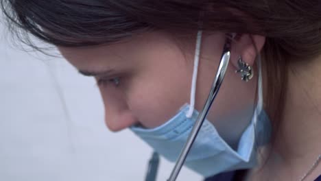 Portrait-of-doctor-with-stethoscope-in-mask