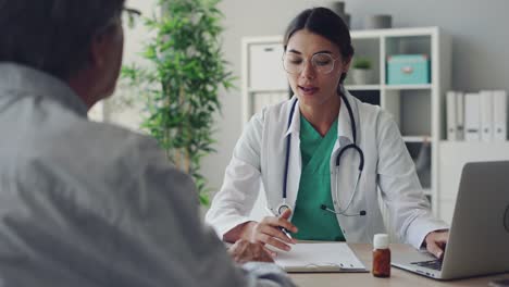 Doctor-and-patient-are-discussing-at-clinic