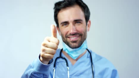 Porträt-von-einem-Arzt-oder-Chirurg,-der-stolz-auf-Zimmer,-glücklich-und-lächelnd-für-seine-Arbeit-in-der-Klinik-oder-ein-Krankenhaus-sieht.