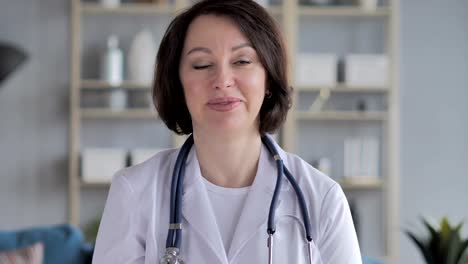 Portrait-of-Old-Lady-Doctor-Gesturing--Okay-Sign