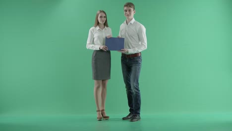 businessmen-and-blue-card-n-a-green-screen