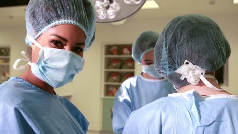 Surgical-team-working-together-in-operating-theater