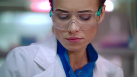 Female-scientist-face-close-up.-Woman-scientist-portrait.-Medical-scientist