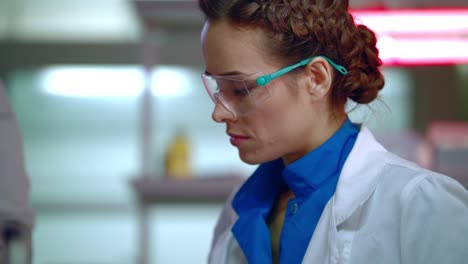 Portrait-of-female-doctor-in-medical-lab.-Lab-doctor-working-in-research-lab