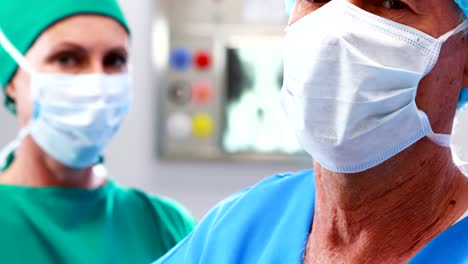 Portrait-of-surgeons-wearing-surgical-mask-in-operation-theater