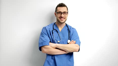 Doctor-with-his-arms-crossed-leaning-against-a-wall