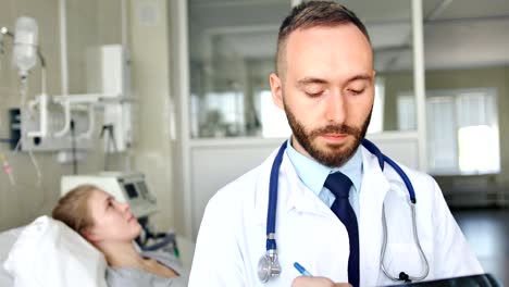 Portrait-of-confident-doctor-with-patient-on-background