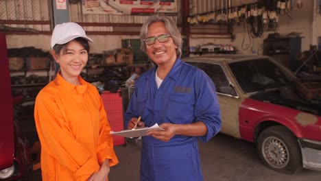 Portrait-of-team-professional-mechanic-in-a-car-workshop,-repair-station,-car-service-concept.-dolly-shot