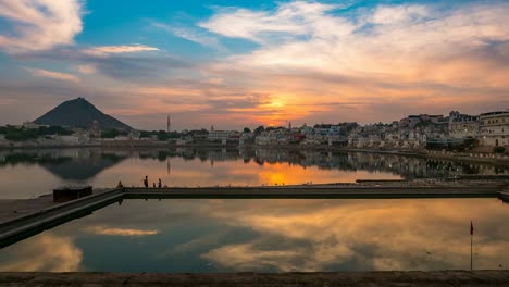 Sunset-to-twilight-time-lapse-at-Pushkar,-Rajasthan,-India