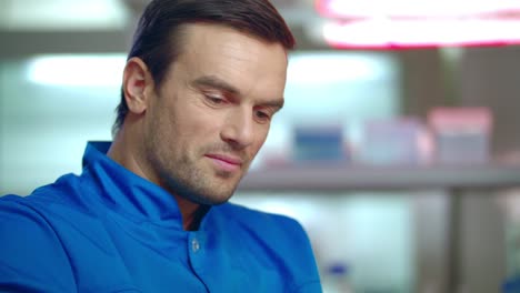 Male-doctor-thinking-in-lab.-Portrait-of-scientist-man.-Close-up-of-lab-worker