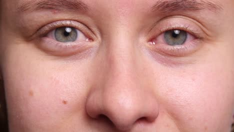 Extreme-closeup-of-woman's-eyes