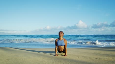 Frau-üben-Yoga-