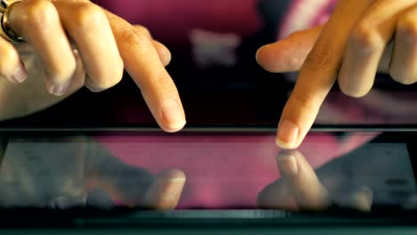 Close-up-of-a-hands-of-a-young-girl-writes-a-letter-by-e-mail-on-the-tablet,-sitting-at-the-table.