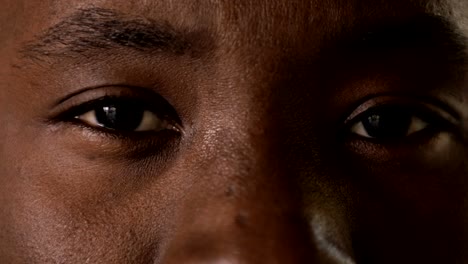 Augen-der-afrikanischen-Mann-closeup