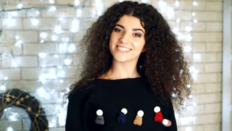 Woman-portrait-in-Christmas-room