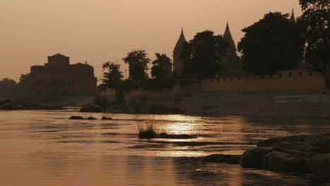 Cenotafios-en-Orchha,-Madhya-Pradesh,-destino-de-famosos-viajes-en-la-India.