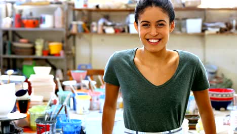 Retrato-de-mujer-potter-sonriendo-4k