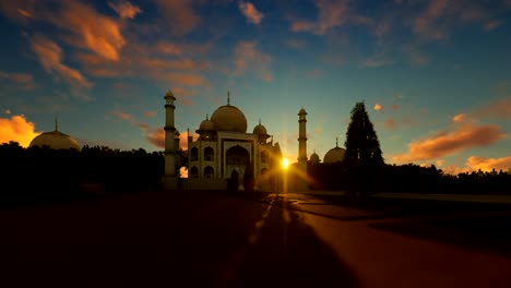 Taj-Mahal-timelapse-sunrise,-panning,-4K