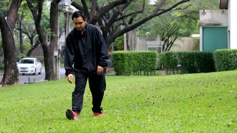 asian-man-morning-exercise-in-park