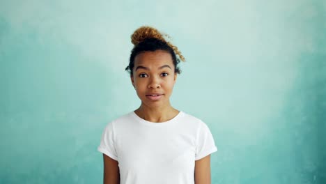 Portrait-of-surprised-African-American-woman-looking-at-camera-raising-eyebrows-and-opening-mouth-expressing-astonishment.-People,-emotions-and-reactions-concept.