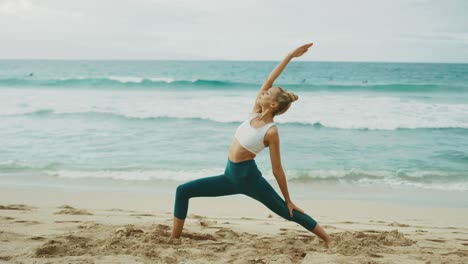 Diosa-de-la-yoga-en-su-lugar-feliz