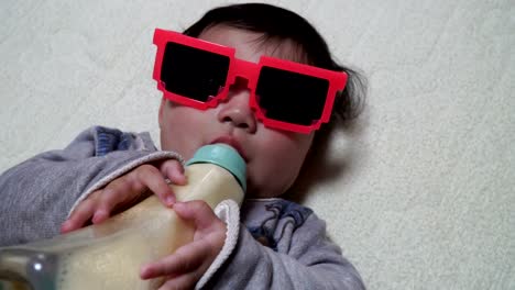 Baby-drinking-milk