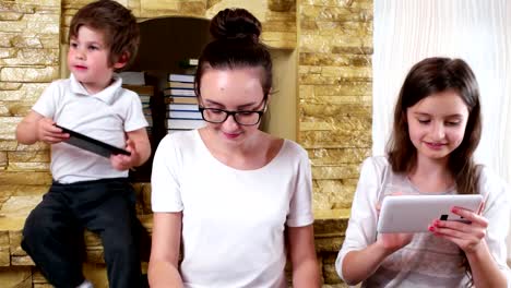 closeup-portrait-of-young-brother-and-sisters-at-home-atmosphere,-children-having-fun-with-gadgets