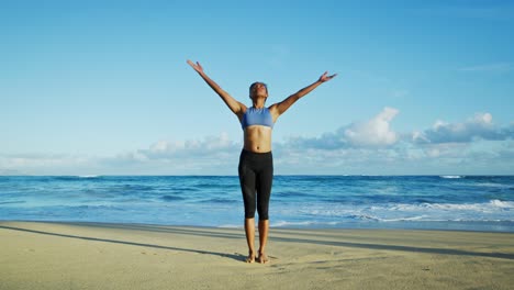 Mujer-practicar-Yoga