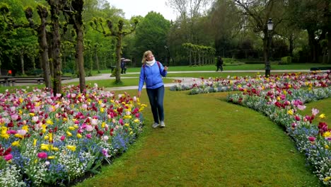 Woman-shoots-herself-on-video-gopro-how-goes-the-flower-beds.