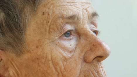 Gesicht-und-Augen-der-älteren-Menschen,-im-Alter-von-Frau-81-Jahre