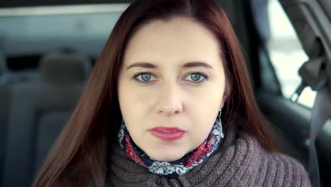 woman-eating-chips-in-car